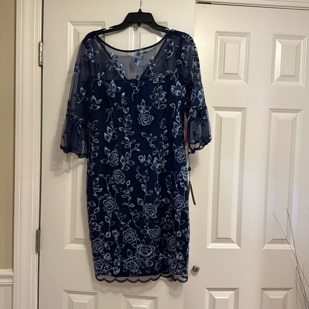 Gorgeous Adrianna Papell dress new with tags